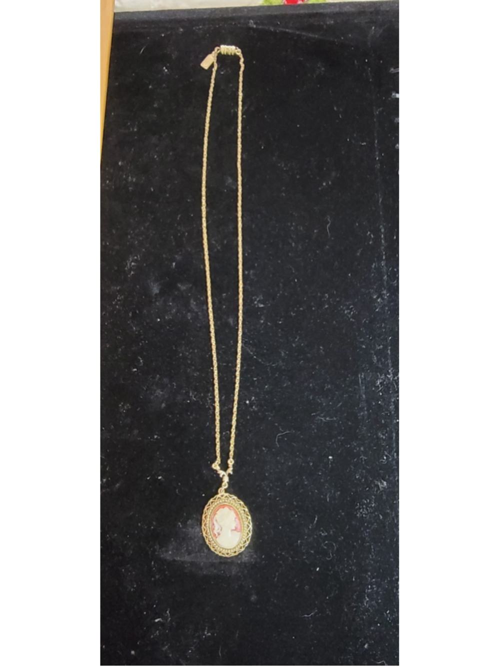 Cameo Pendant Necklace Gold Tone Vintage Style Grandmacore Cottagecore